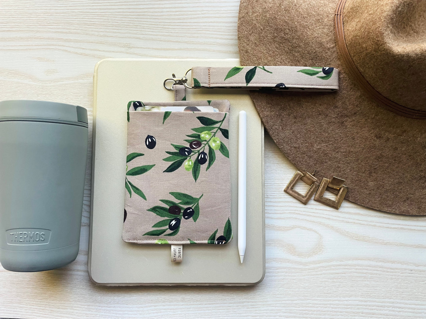 Olive You Lots Wristlet Set
