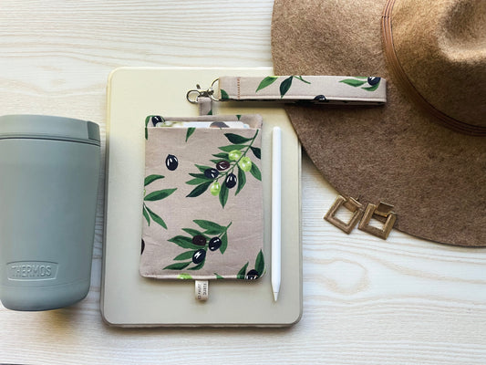 Olive You Lots Wristlet Set